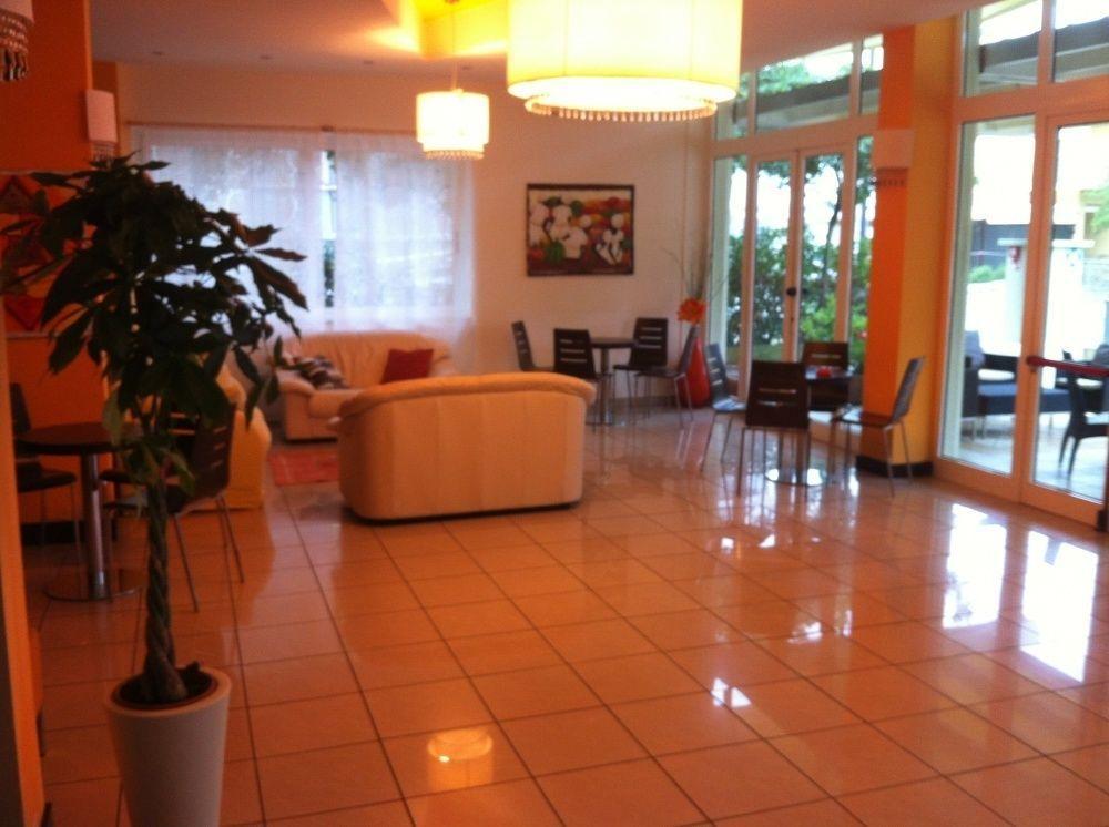 تْشيزيناتيكو Hotel Orly المظهر الخارجي الصورة