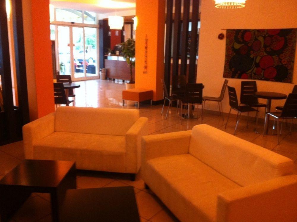 تْشيزيناتيكو Hotel Orly المظهر الخارجي الصورة