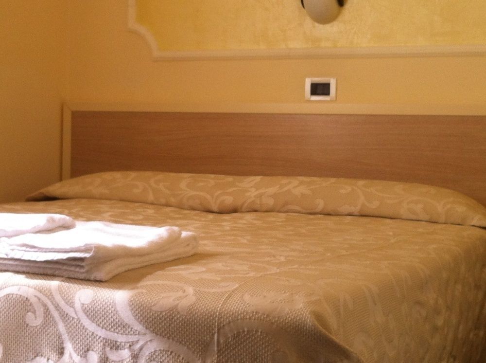 تْشيزيناتيكو Hotel Orly المظهر الخارجي الصورة