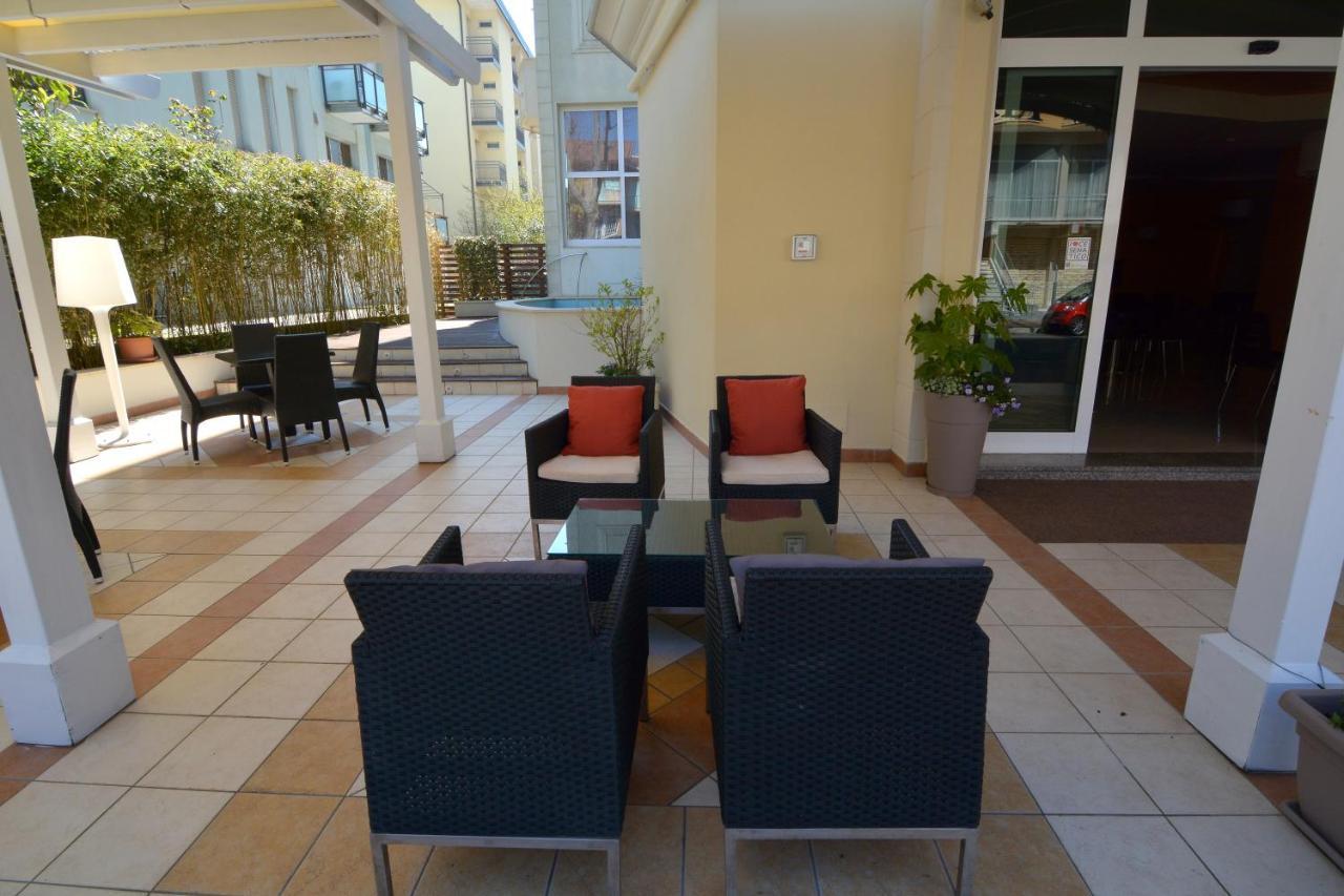تْشيزيناتيكو Hotel Orly المظهر الخارجي الصورة