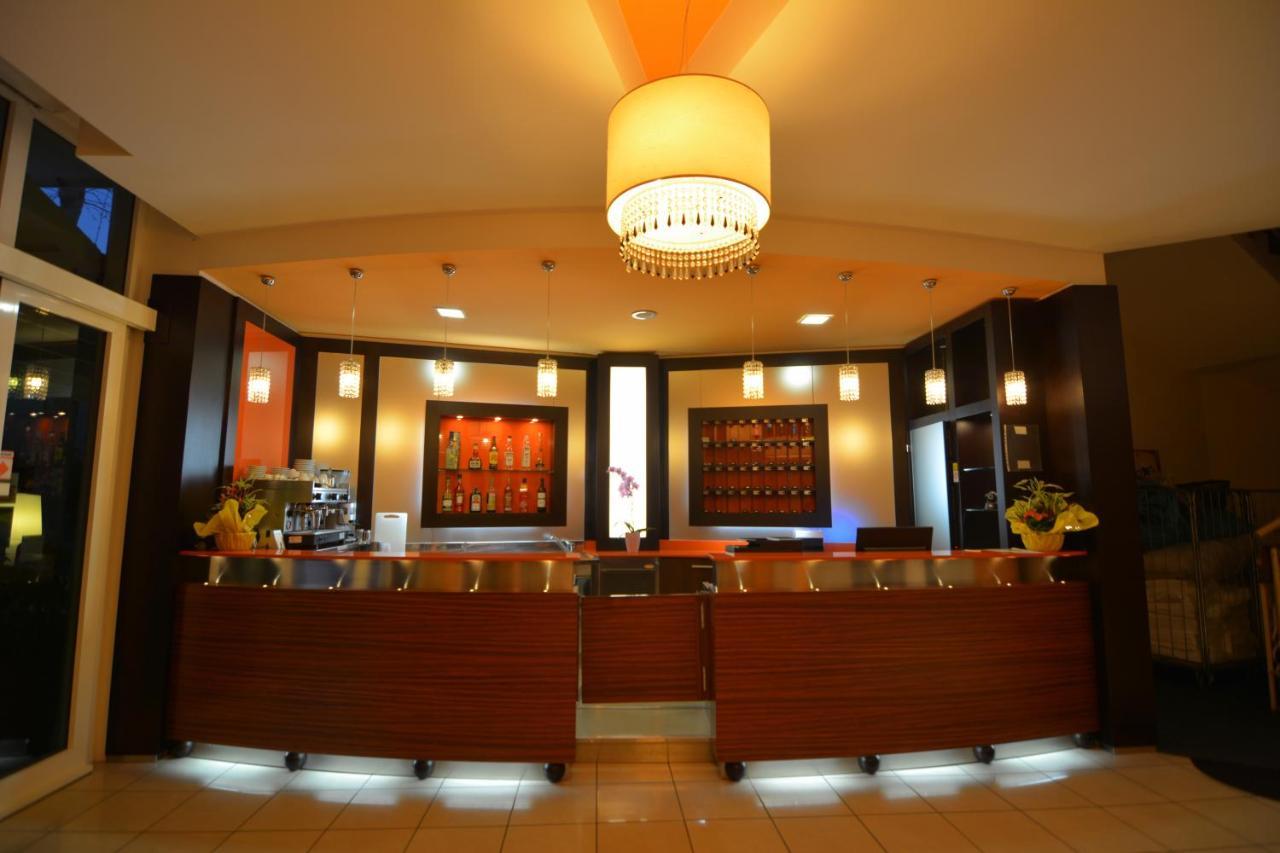 تْشيزيناتيكو Hotel Orly المظهر الخارجي الصورة