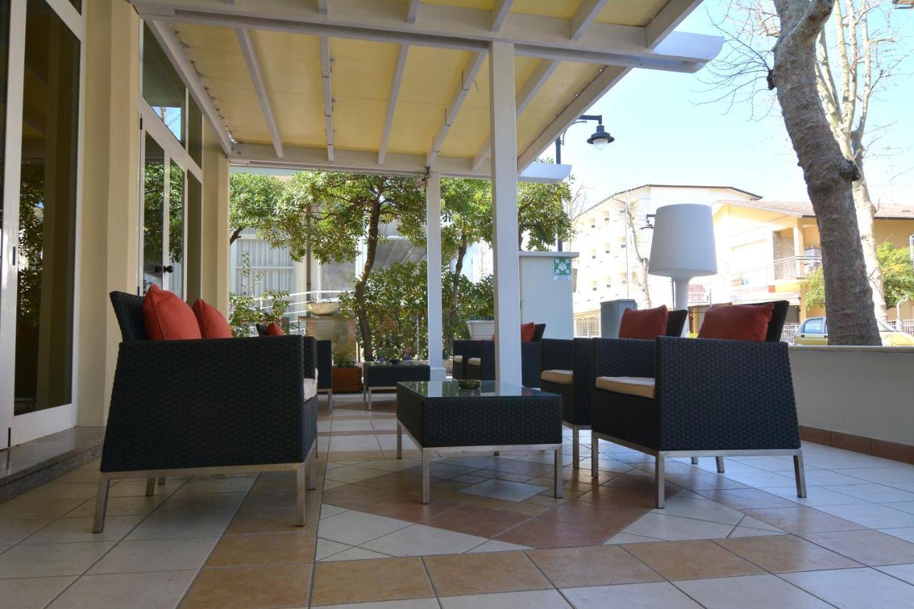 تْشيزيناتيكو Hotel Orly المظهر الخارجي الصورة
